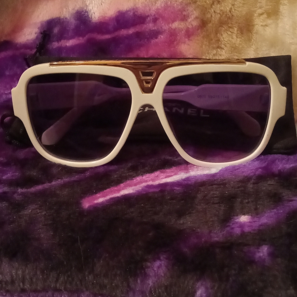Faahion LV White and Gold Frame Sunglasses Nwot With Chanel Dust Bag